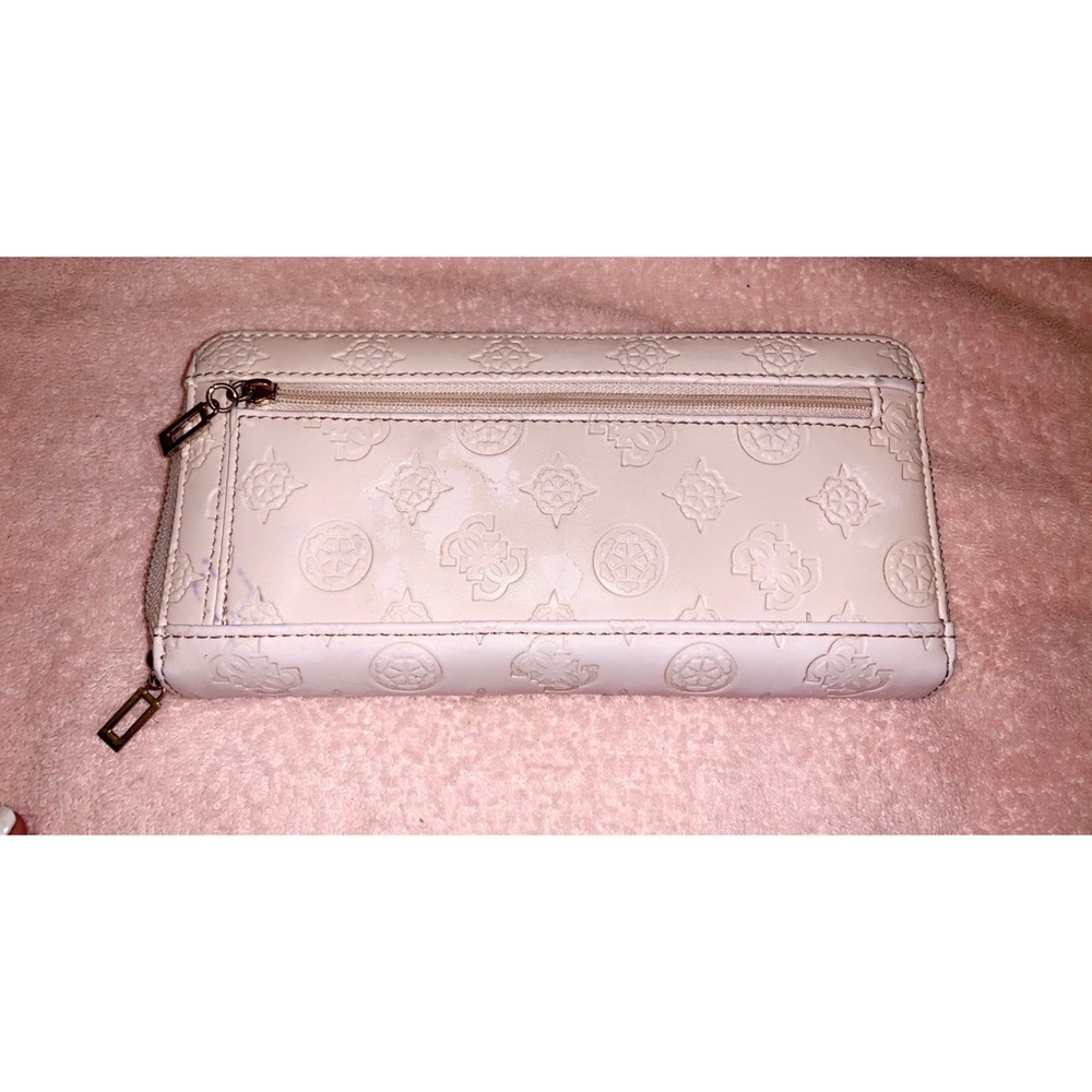 Guess Wallet - Picture 3 of 3